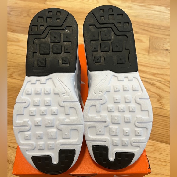 NWB Nike Air Max Invigor, size 2Y, white/university red-wolf grey - Picture 6 of 8